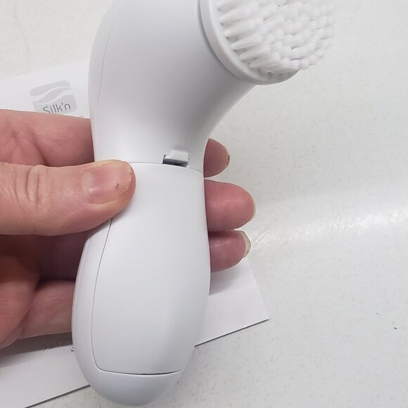 Facial Cleansing Power Brush by Silk'n - Picture 5 of 12
